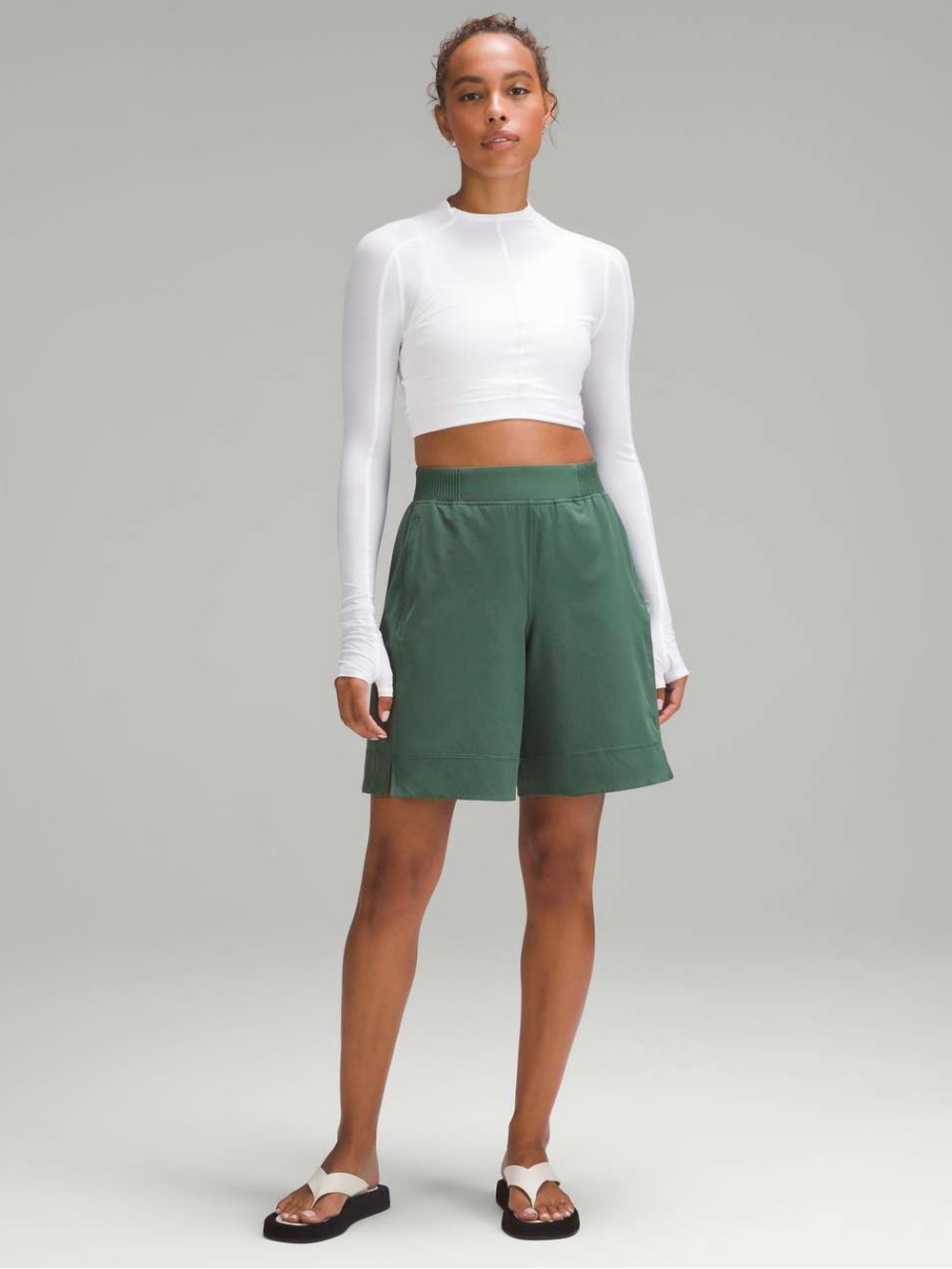 Lululemon Stretch Woven Mid-Rise Bermuda Short 9"